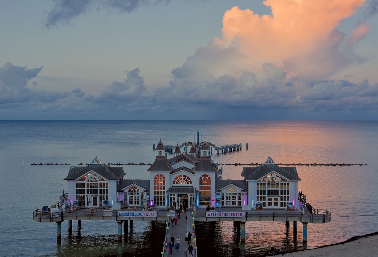 a building sitting on top of a pier next to the ocean, by Juergen von Huendeberg, pexels, late summer evening, gigapixel photo, florida, an art nouveau