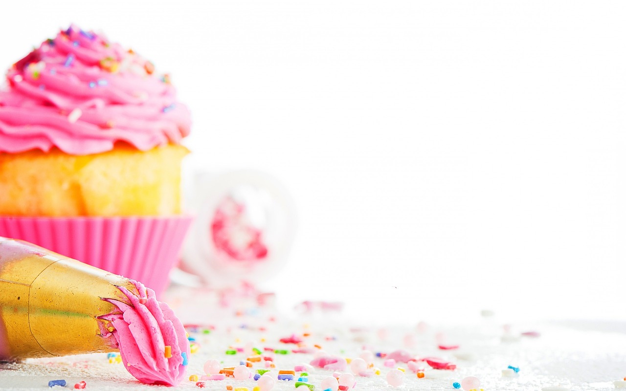 a cupcake with pink frosting and sprinkles, by Rhea Carmi, pexels, website banner, on a white table, wallpaper 4 k, фото девушка курит