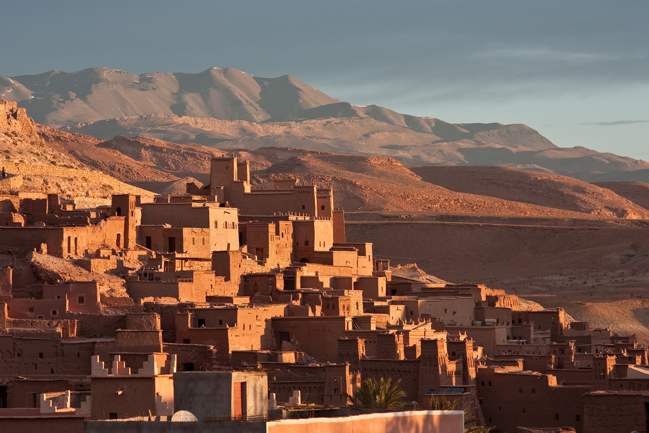 a village in the middle of the desert with mountains in the background, shutterstock, les nabis, moorish architecture, dusty light, 6 4 0, city on a hillside