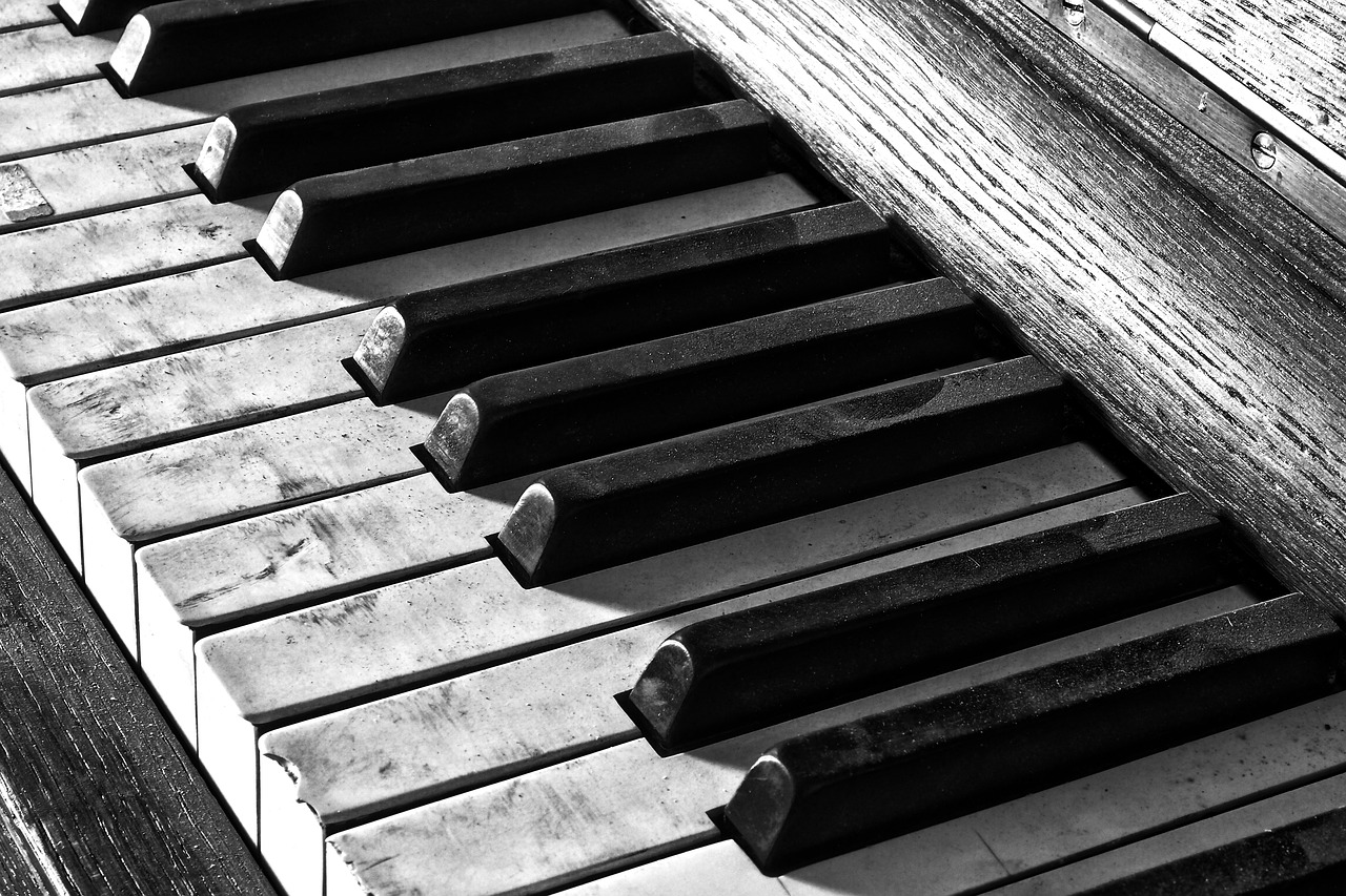 a black and white photo of an old piano, inspired by Bryan Organ, pexels, precisionism, 4k greyscale hd photography, phone wallpaper, denoised, high contrast!