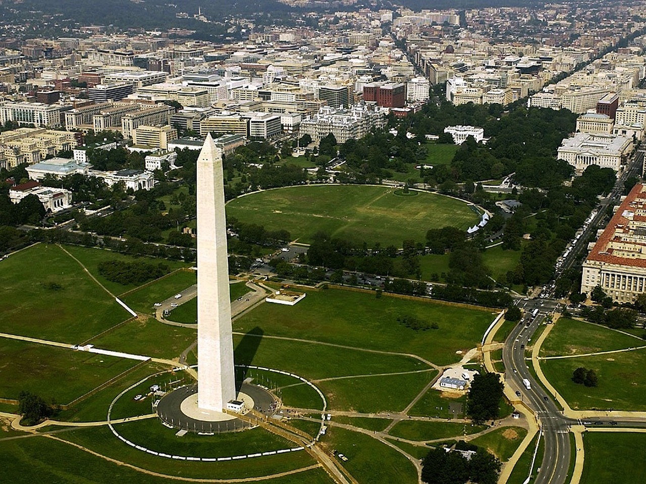 a view of the washington monument from the air, by Jon Coffelt, flickr, neoclassical architecture, photo ( far _ shot ), a middle-shot from front, high res photo