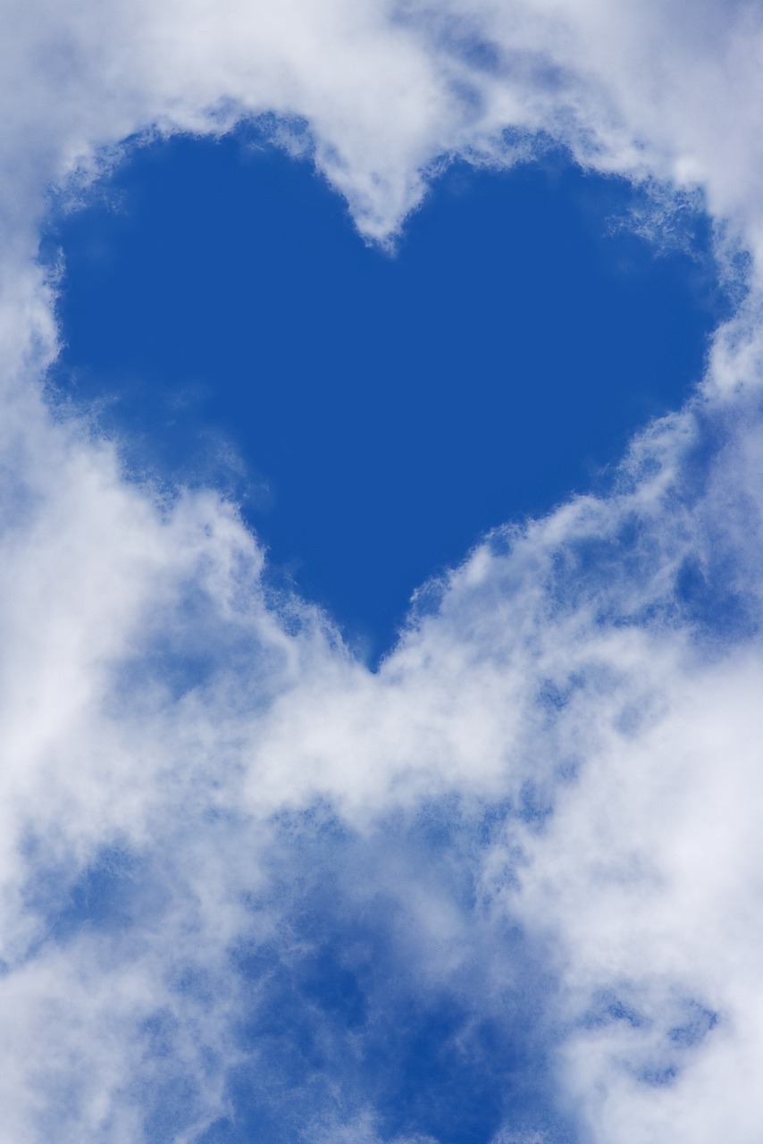 a heart shaped cloud in the middle of a blue sky, inspired by Saitō Kiyoshi, looking up, avatar image, zoomed in, image