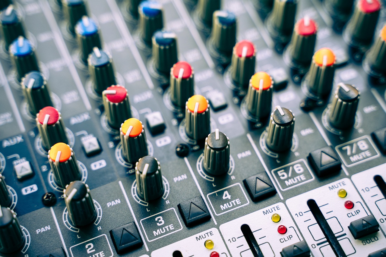 a close up of a mixing board with many knobs, by Samuel Scott, pexels, in the shape an audio waveform, 🎨🖌️, micropohone, hd —h 1024