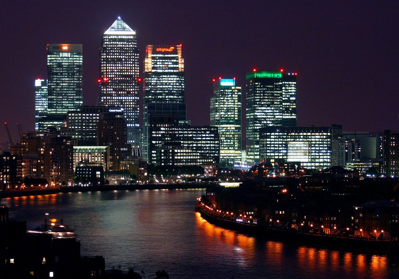 the city of london is lit up at night, canary wharf, wikipedia, [ [ hyperrealistic ] ], bank