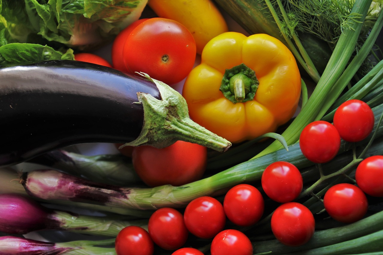 a close up of a bunch of vegetables, by Dietmar Damerau, pixabay, exploitable image, istockphoto, mediterranean, rich colourful