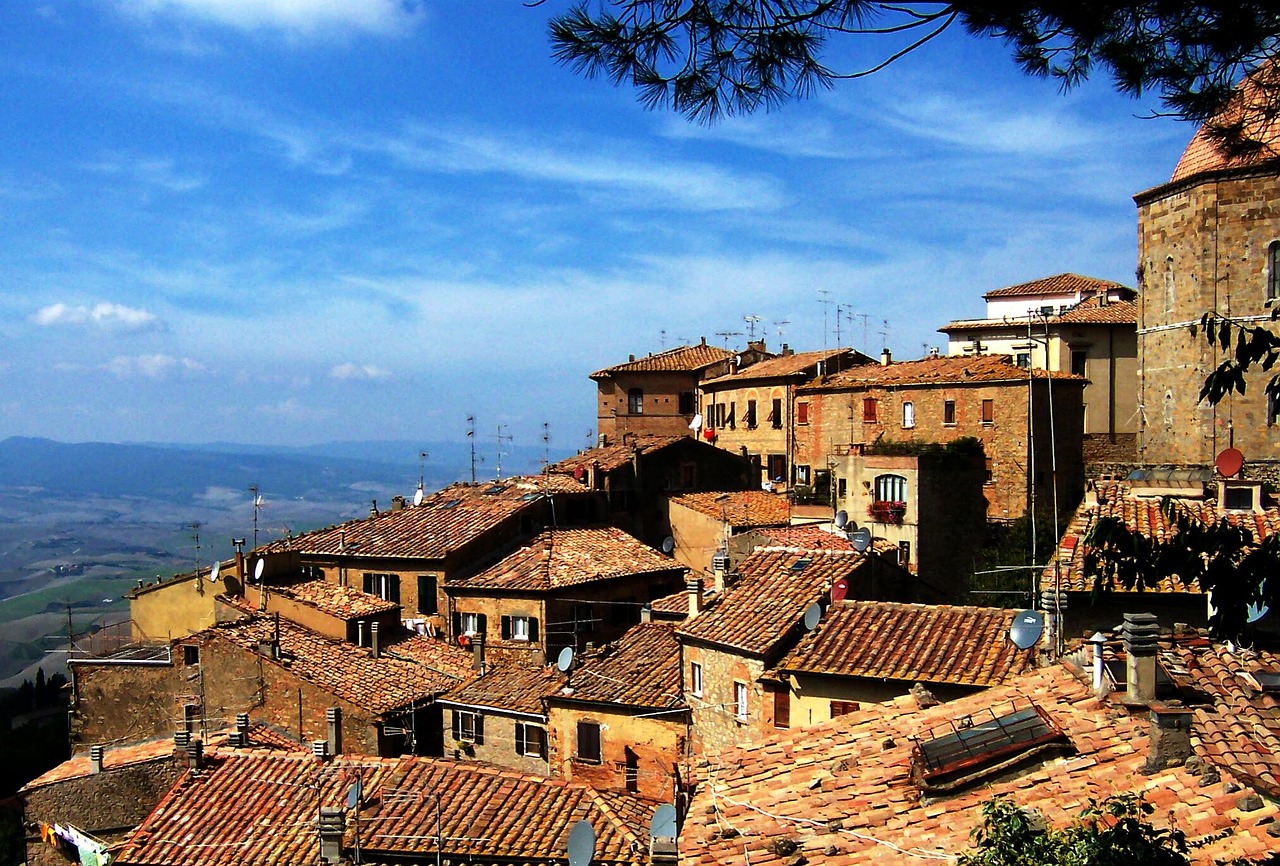 a view of a town from the top of a hill, a portrait, by Antonio Saura, pexels, renaissance, sienna, 6 4 0, sky - fi, tiled roofs