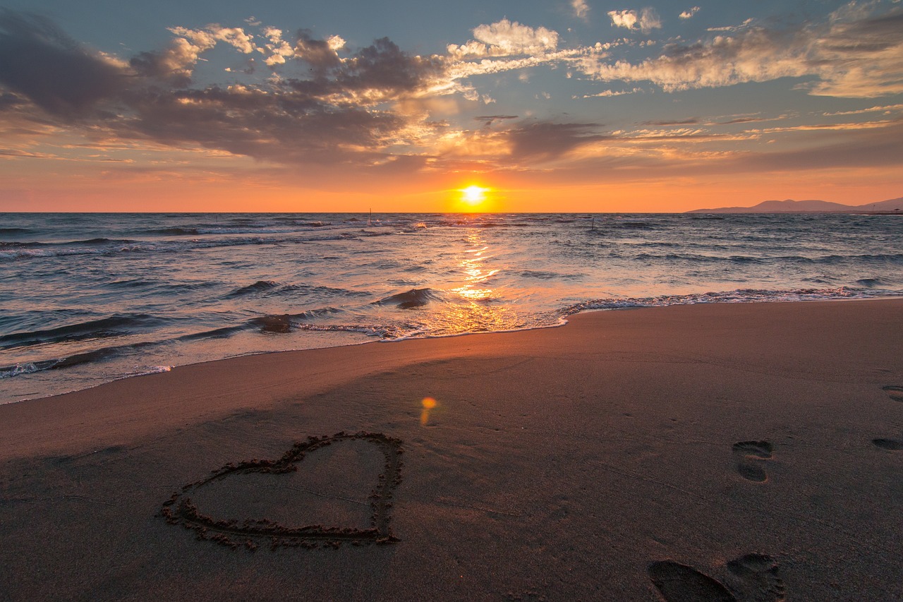 a heart drawn in the sand on a beach, by Antoni Brodowski, romanticism, sun rise, mobile wallpaper, romantic landscape, precious moments