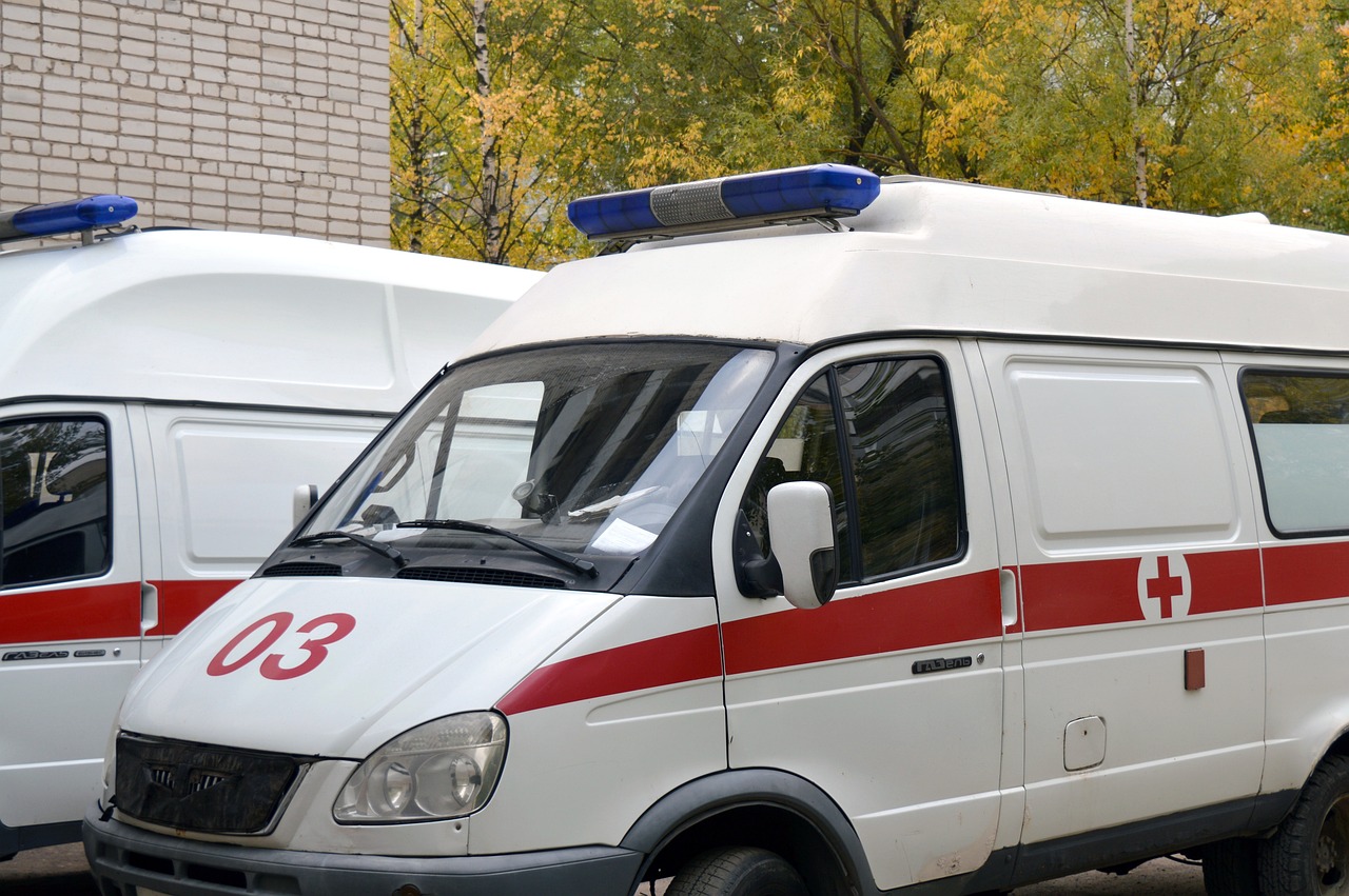 a couple of ambulances parked next to each other, by Maksimilijan Vanka, shutterstock, kremlin, detail on scene, 2 0 0 8, fall
