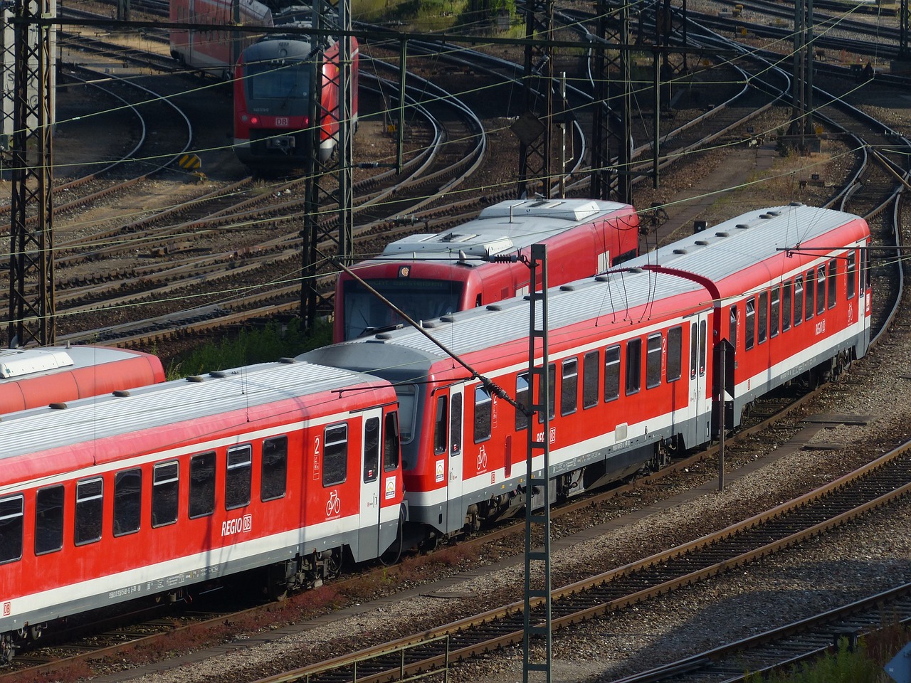 a couple of trains that are on some tracks, by Werner Gutzeit, shutterstock, red and white color scheme, in the yard, high quality photo, berlin