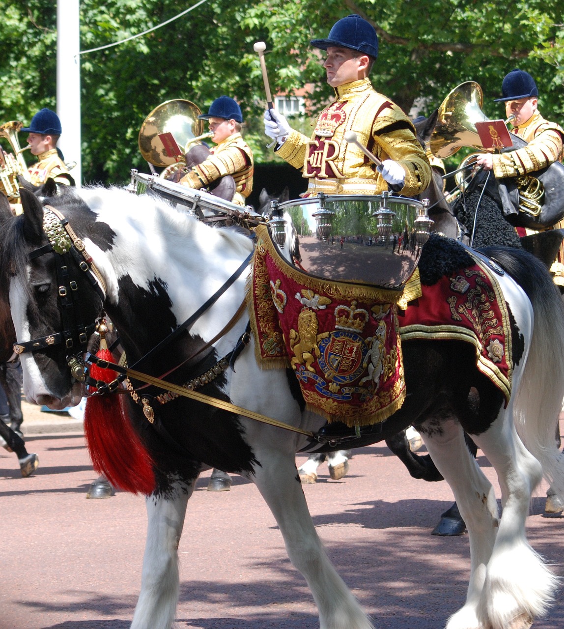 a group of men riding on the backs of horses, by Robin Guthrie, flickr, gold armour and crown, bass drum, royal jewels, resplendent and proud of bearing