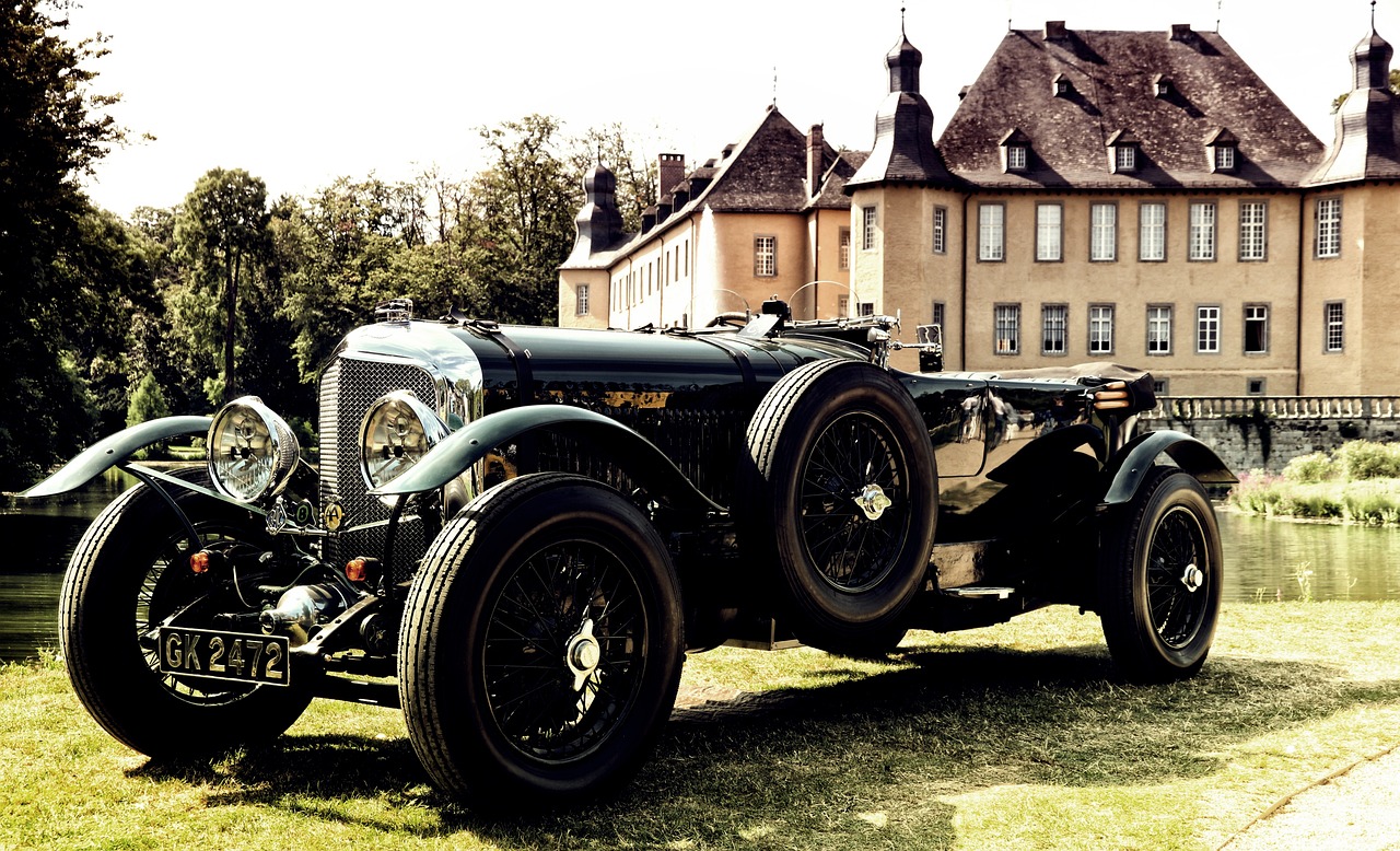 a vintage car parked in front of a building, by Thomas Häfner, tumblr, breitling, steampank style, green, hay