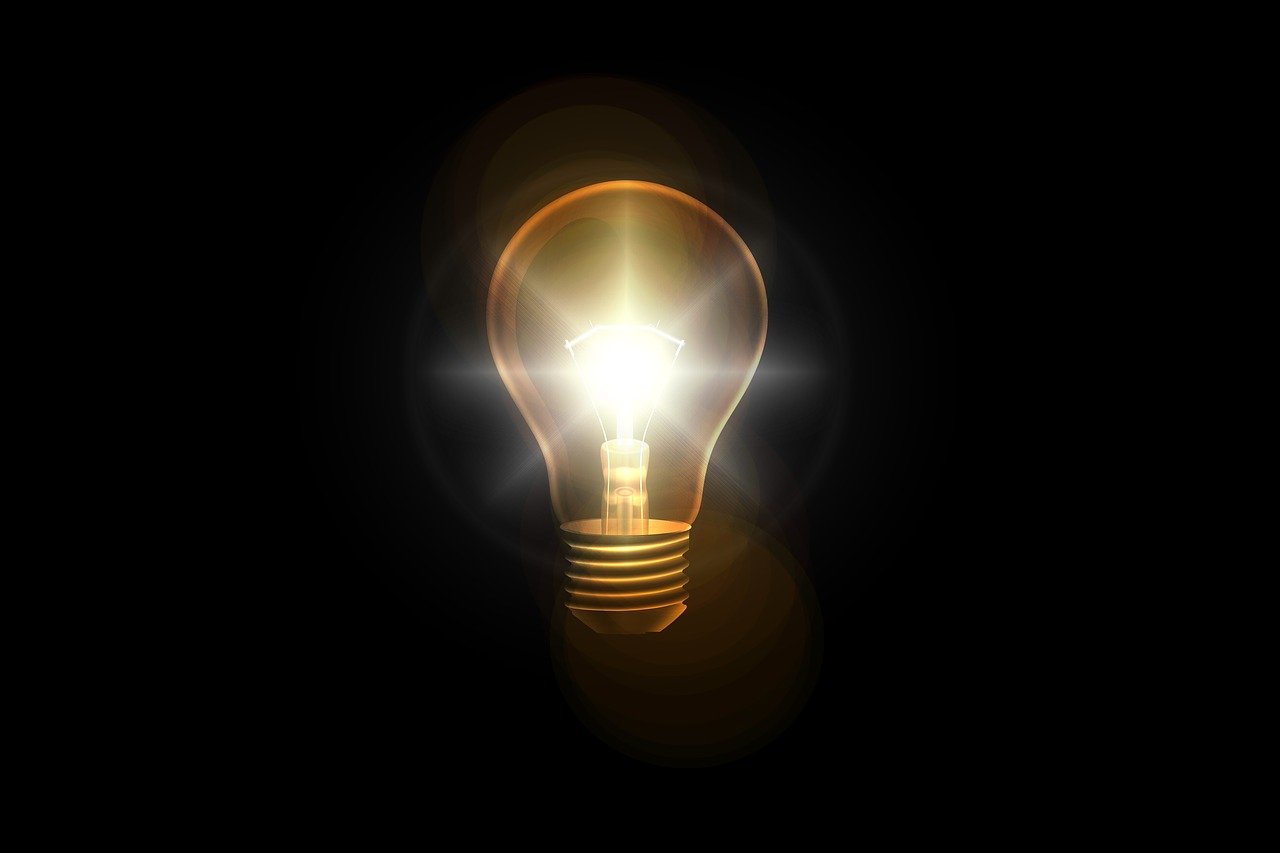a light bulb that is glowing in the dark, a digital rendering, by Ivan Trush, istockphoto, liquid gold, realistic light and shadow, éclairage volumétrique