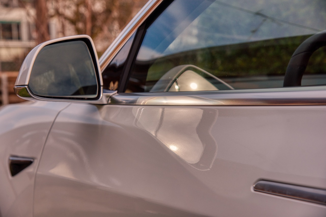 a close up of a car's side view mirror, by Etienne Delessert, unsplash, photorealism, bmw m1 lincoln continental, shiny silver with gold trim, profile picture, soft top