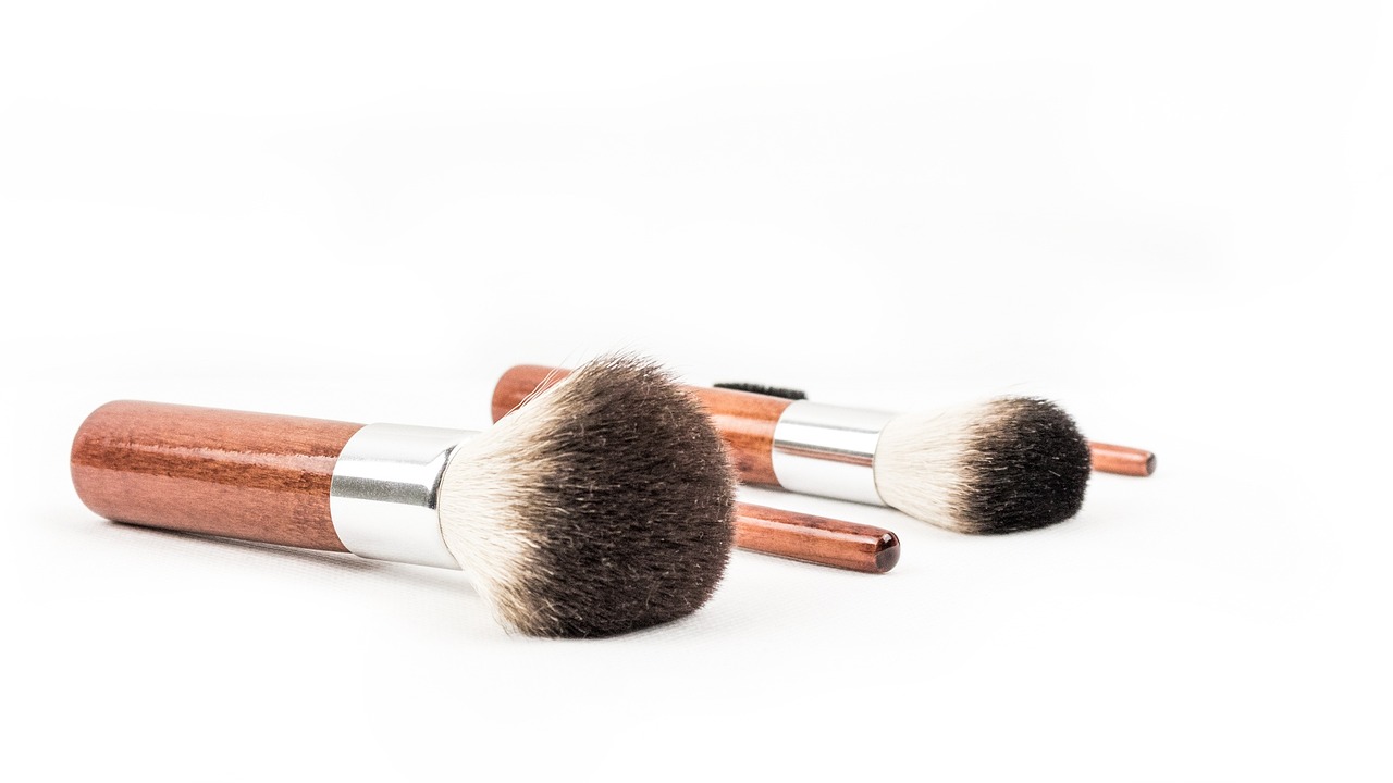 a couple of brushes sitting on top of each other, professional product photo, modern high sharpness photo, high quality product image”
