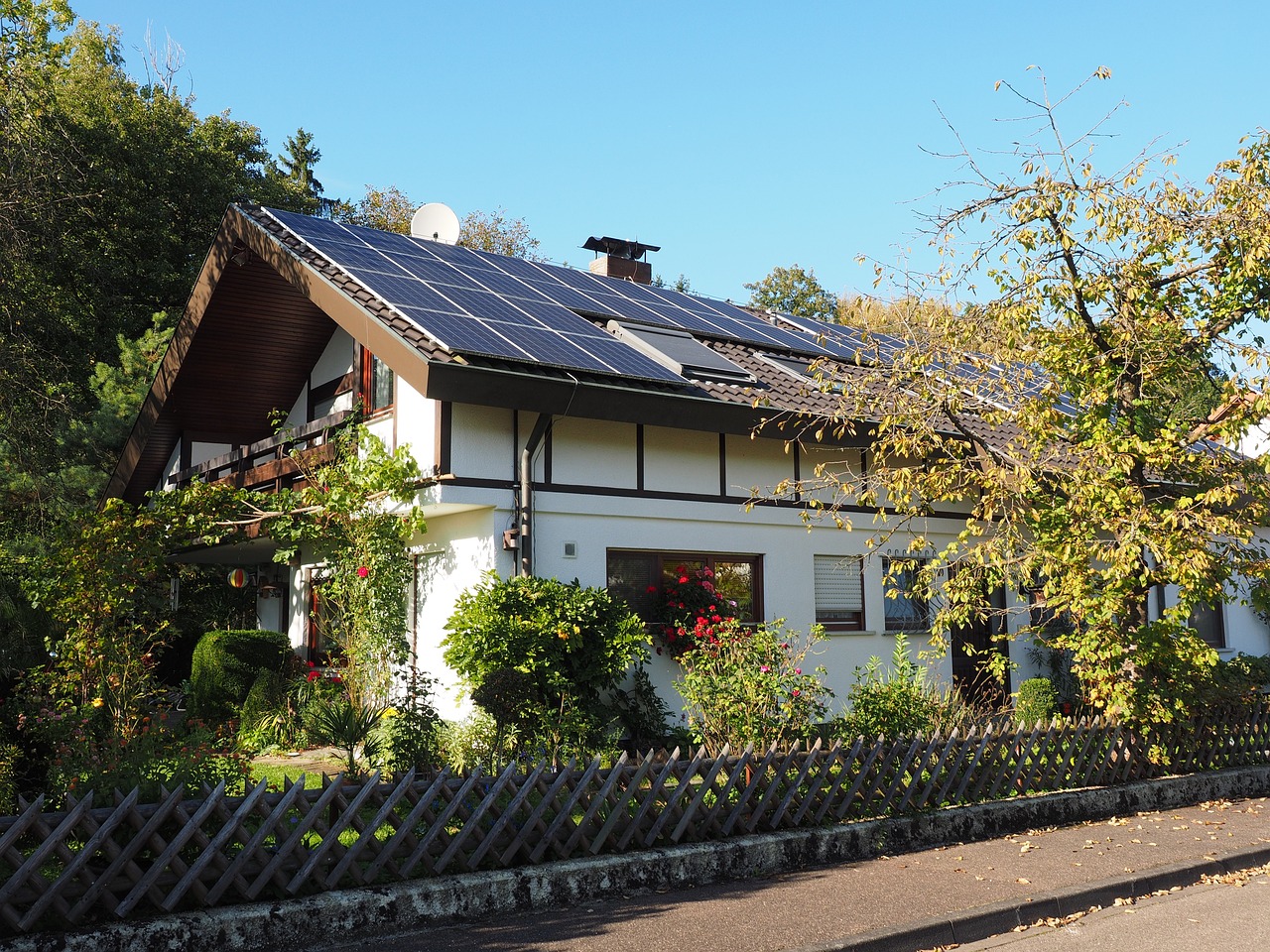 a house with a solar panel on the roof, shutterstock, detmold, iwakura, biedermeier, 3 4 5 3 1