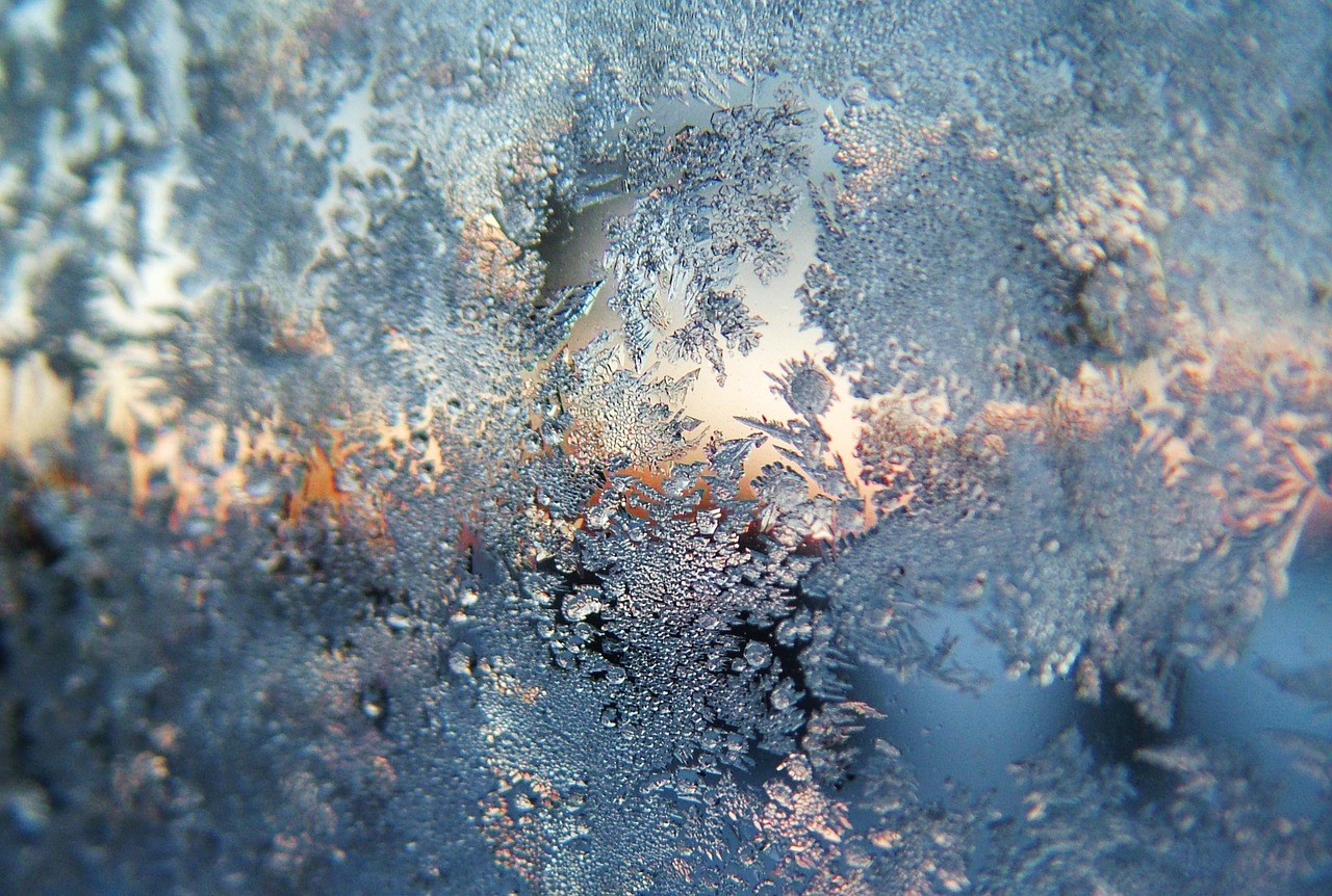 a close up of a piece of metal, inspired by Arthur Burdett Frost, flickr, frosted glass, cold sunset, solo 3 / 4 portait, très détaillé