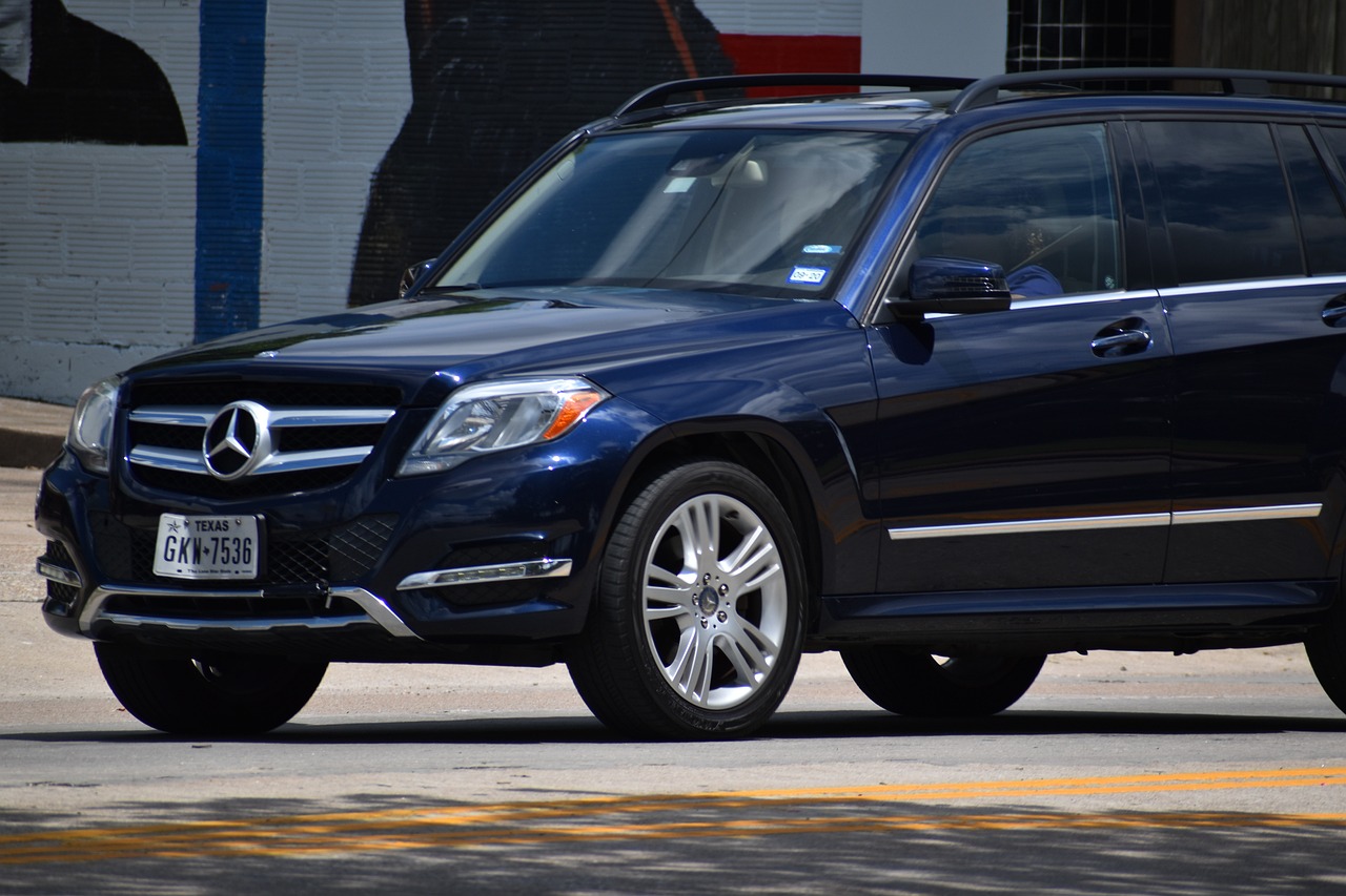 a blue mercedes suv parked in front of a building, by Scott M. Fischer, pexels, photorealism, banner, 2014, mexico, confident pose