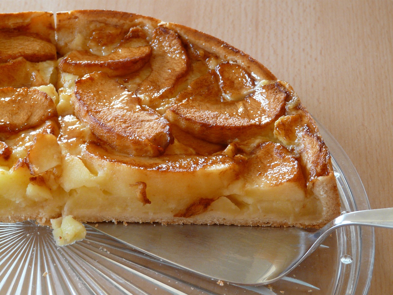 a close up of a pie on a plate with a fork, by Istvan Banyai, pixabay, apples, gooey skin, made of glazed, cross section