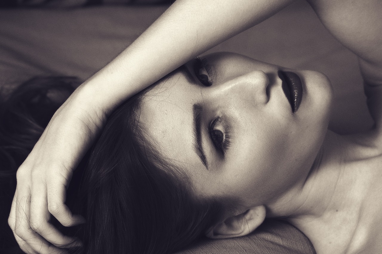 a black and white photo of a woman laying on a bed, by Karl Buesgen, tumblr, digital art, lily collins, close up portrait photo, photo of a model, benjamin vnuk