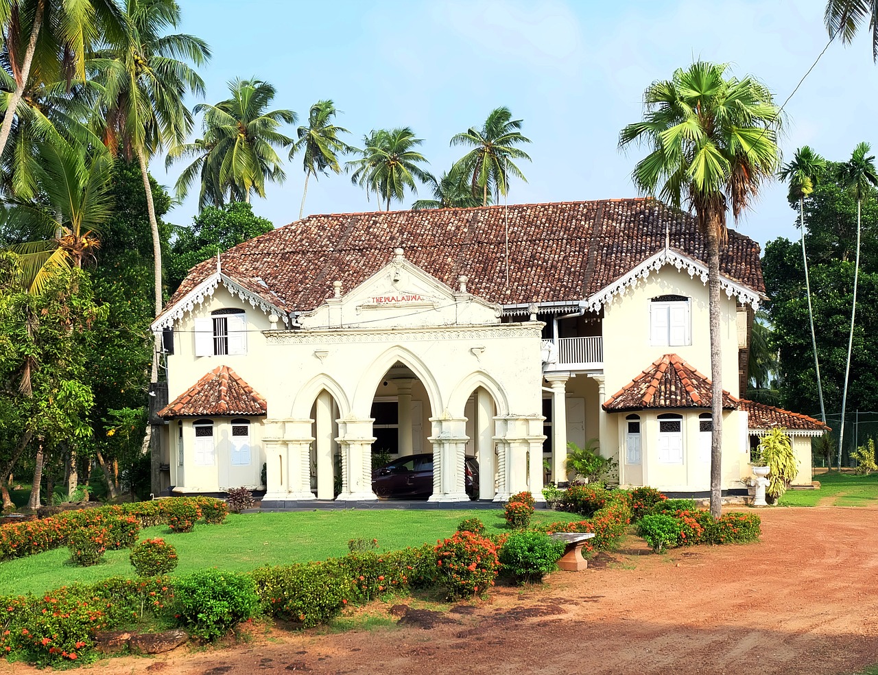 a large white building sitting on top of a lush green field, by Max Dauthendey, shutterstock, hurufiyya, colonial house in background, high arches, well decorated, !!highly detalied