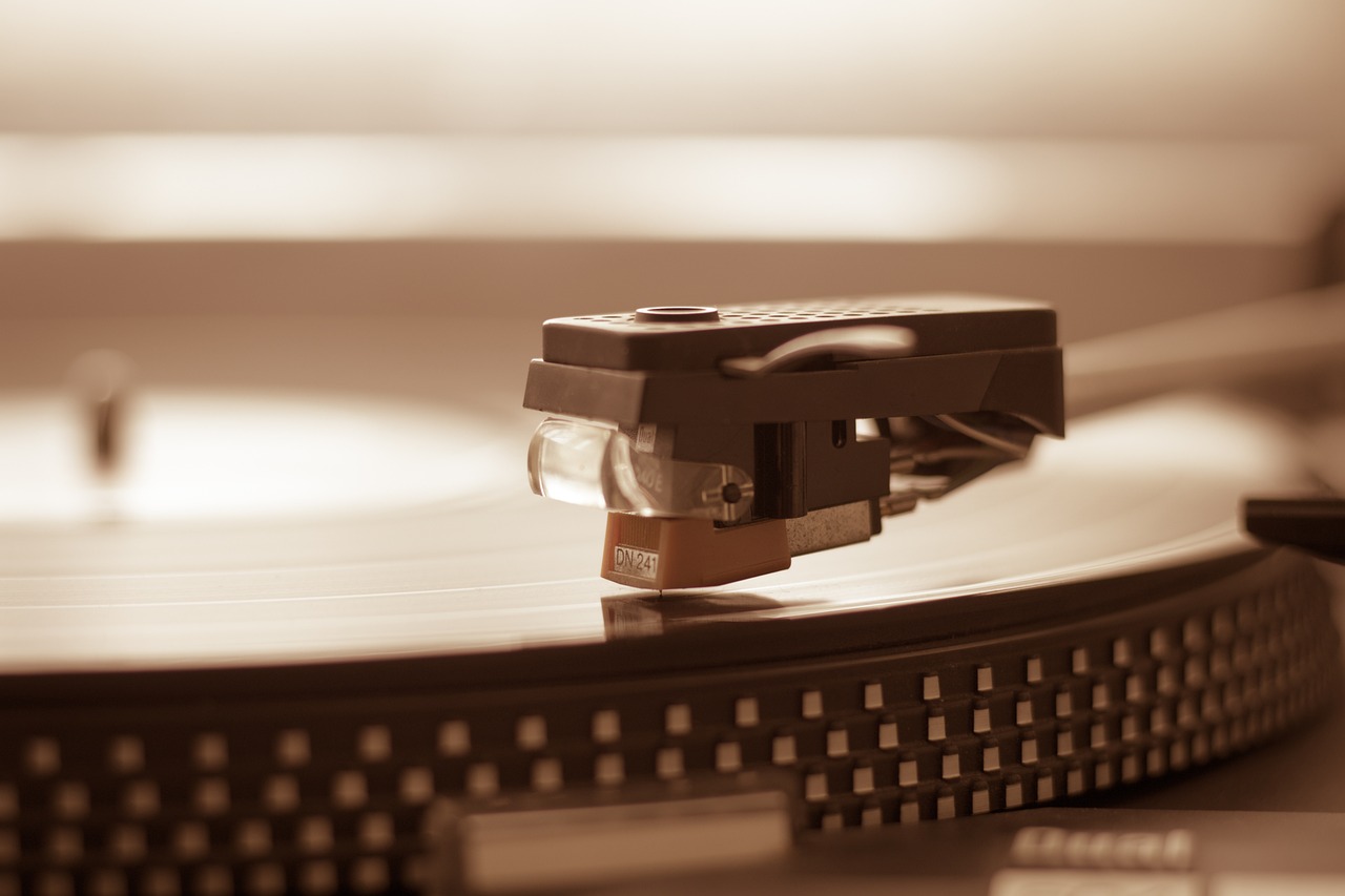 a close up of a record player's turntable, a macro photograph, by Ottó Baditz, shutterstock, soft light from the side, 1 9 8 0 s photo