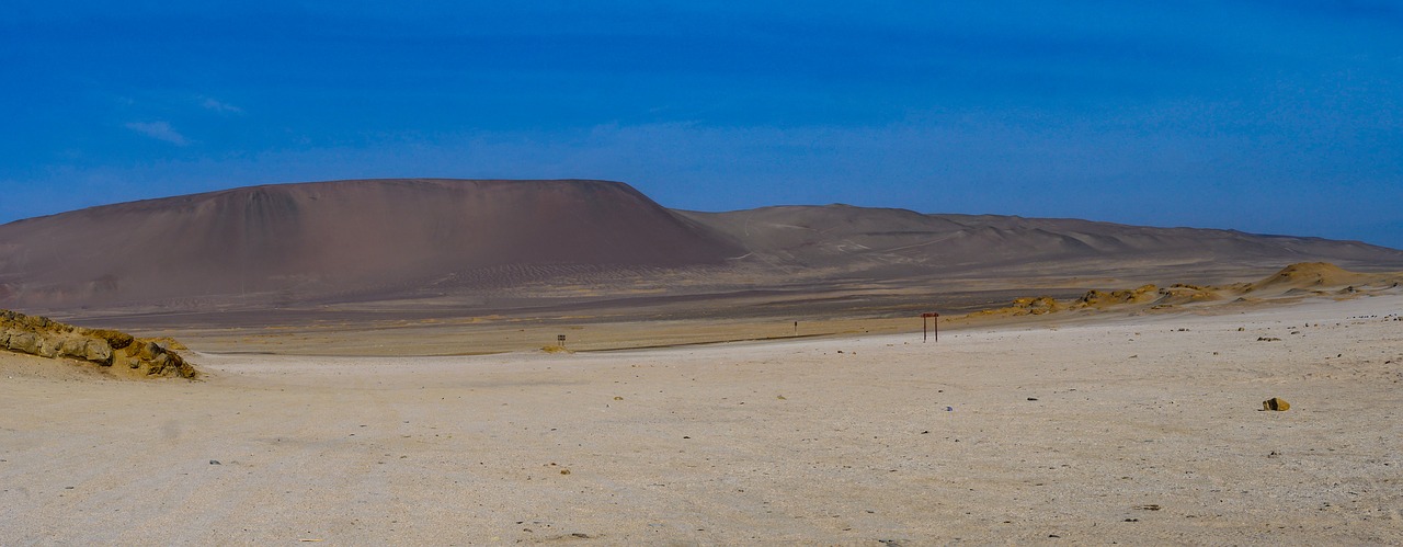 there is no image here to provide a caption for, a picture, by Peter Churcher, flickr, les nabis, in a serene vast desert, peruvian, dakar, visible from afar!!