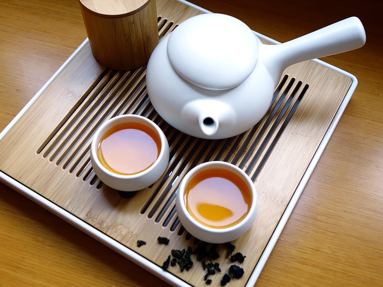 a tea pot sitting on top of a wooden tray next to two cups of tea, a picture, shutterstock, taiwan, wikimedia commons, crisp smooth clean lines, !!beautiful!!