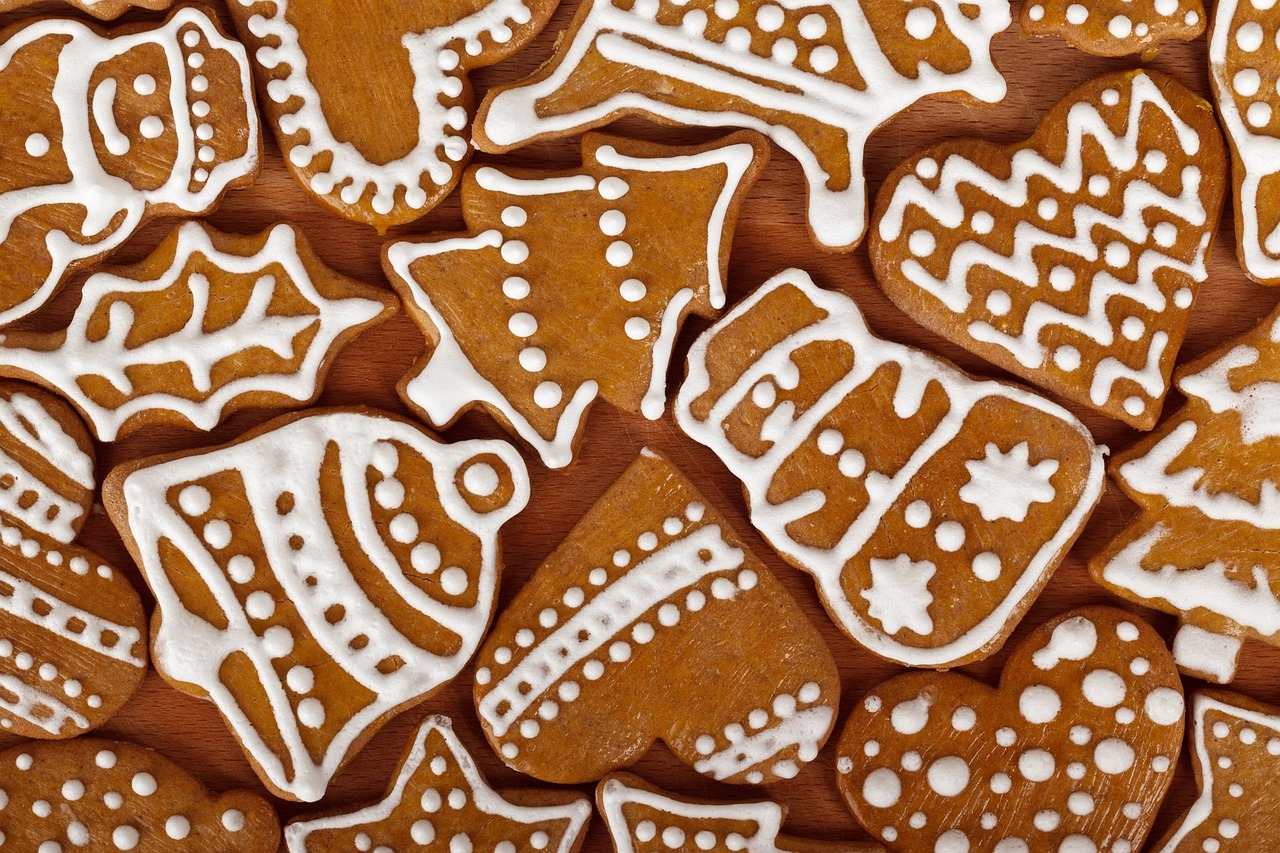 a pile of ginger cookies sitting on top of a wooden table, folk art, intricate details photograph, oleg korolev, istockphoto, white ceramic shapes