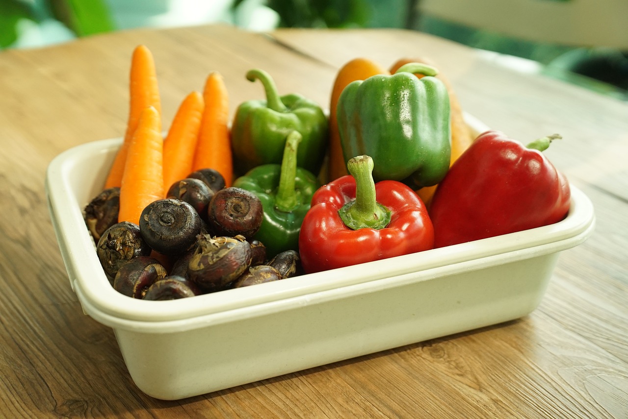 a white bowl filled with vegetables on top of a wooden table, by Juan O'Gorman, pixabay, hydroponic farms, tv still, pepper, a fruit basket