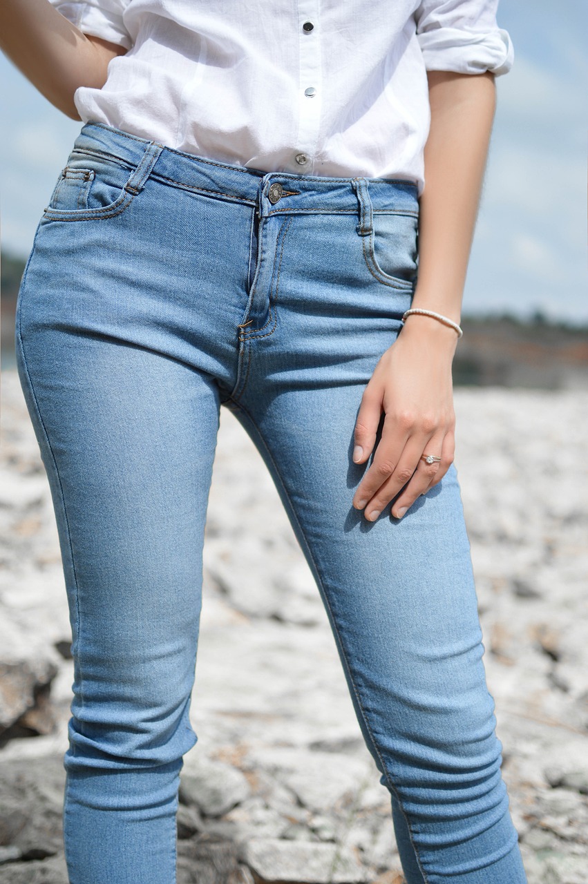 a woman in a white shirt and blue jeans, inspired by Jean Hey, pexels, close up to a skinny, detailed image, h 7 0 4, light blue