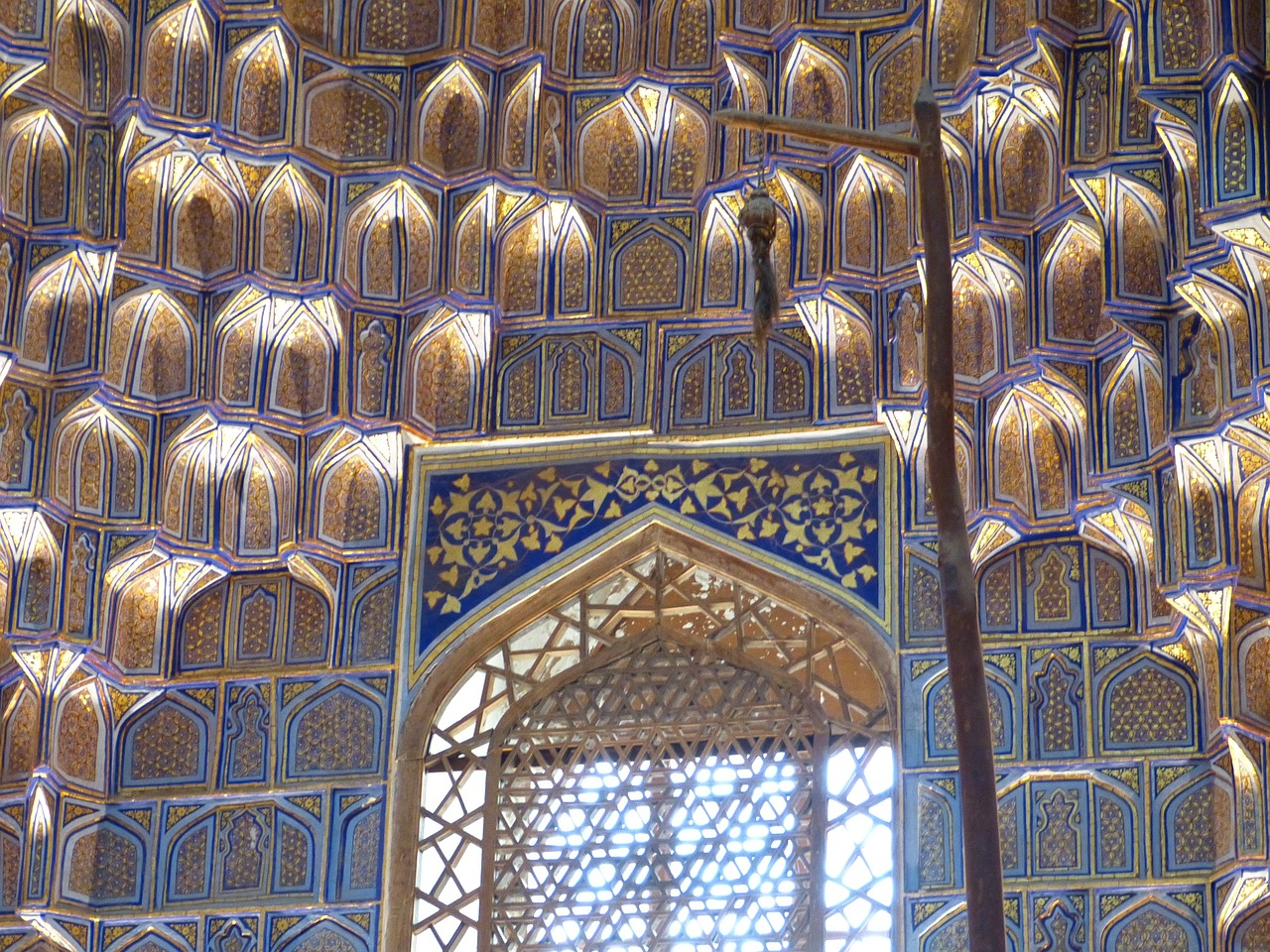 a picture of the inside of a building, by Kamāl ud-Dīn Behzād, flickr, arabesque, blue and gold palette, dazzling gem in the hilt, honeycomb structure, random detail