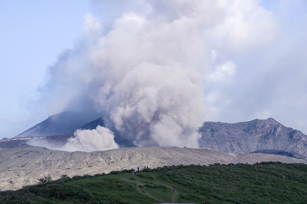 a large plume of smoke rising from the top of a mountain, flickr, mingei, in socotra island, mount fuji, usa-sep 20, people panic in the foreground