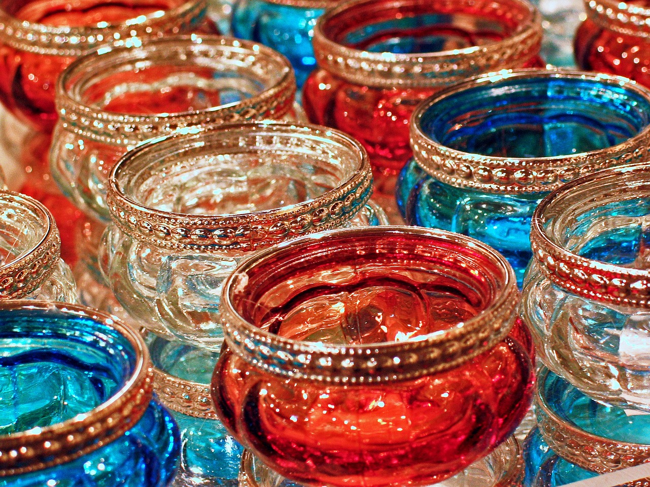 a bunch of glasses sitting on top of a table, pexels, cloisonnism, red blue and gold color scheme, hdr detail, middle eastern style vendors, rim lights and caustics