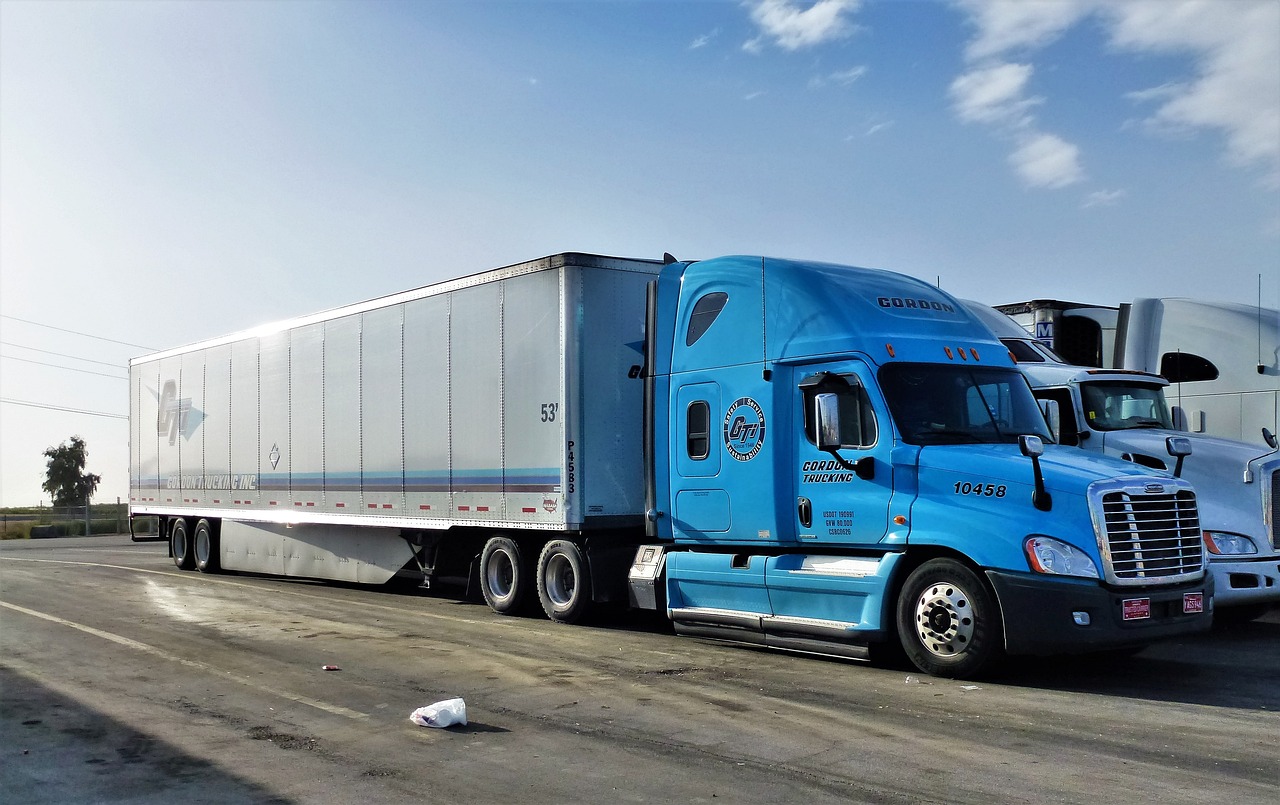 a blue semi truck parked on the side of the road, by Joe Sorren, elite, très détaillé, crisp smooth clean lines, in 2 0 1 5