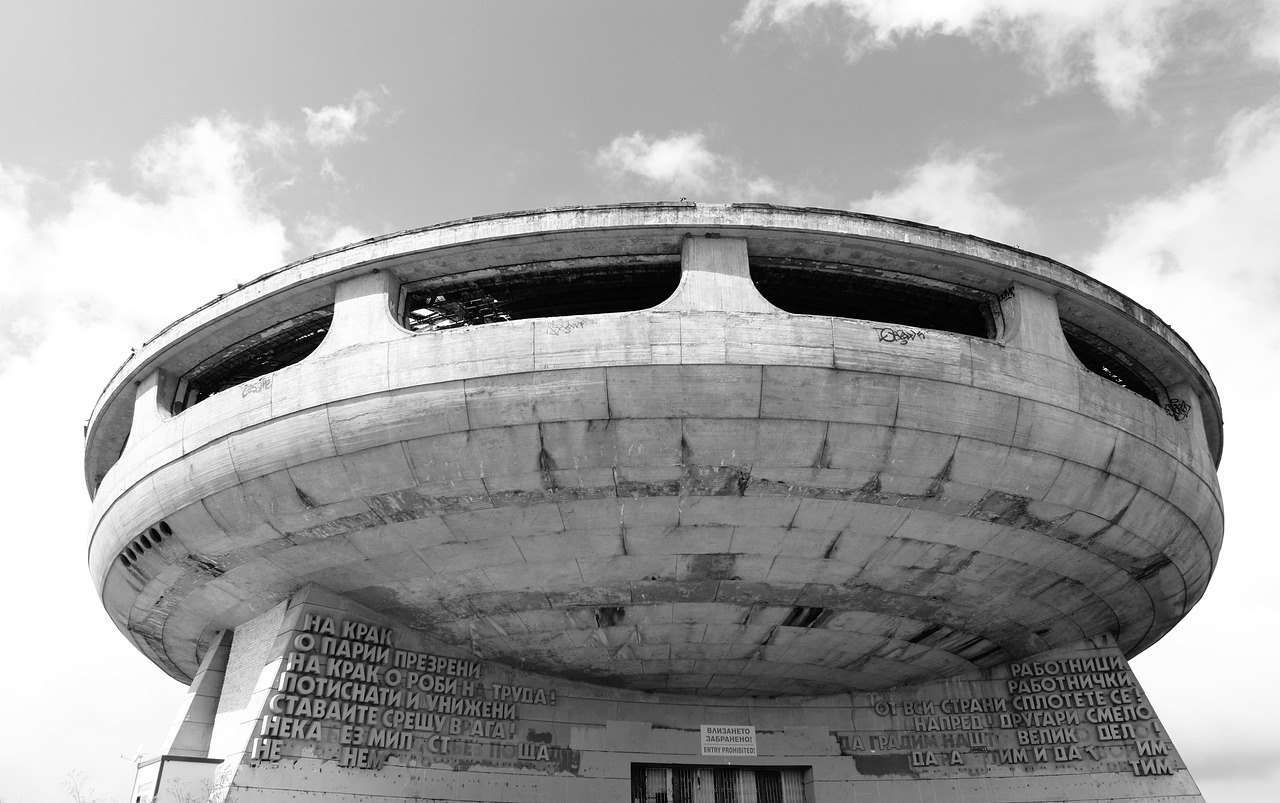 a black and white photo of a building, by Antonín Chittussi, flickr, brutalism, flying saucer, etched inscriptions, puerto rico, coliseum