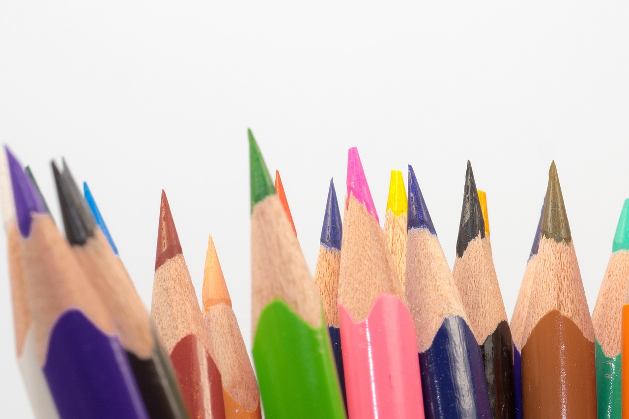 several colored pencils that are side by side in different colors