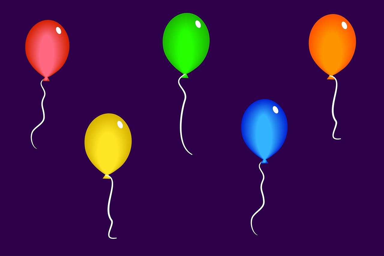 the three colors of balloons are colored green, red, and blue