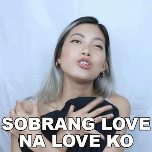 a person standing with their hands in front of the camera and text saying, sorenge love na love ko