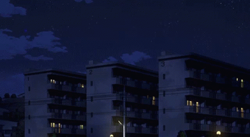 a po of an apartment building with the dark outside