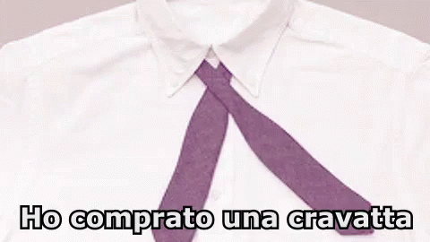 the tie has two words on it in spanish