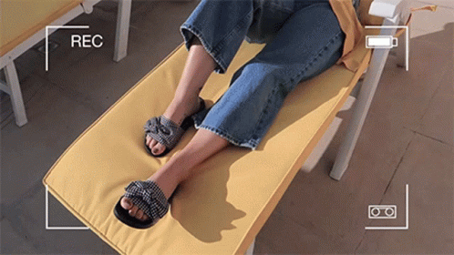 the foot on a sleeping mat with measurements