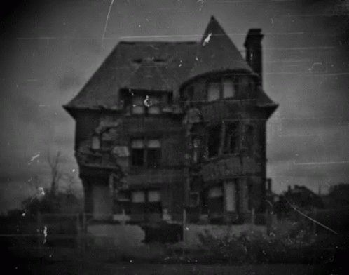 an old creepy looking house with lots of windows