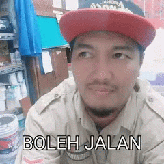a man in a hat with the word soleh jalan on it