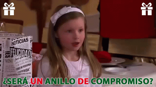 a little girl standing in front of a mirror with the words lesera un anillo compromiso