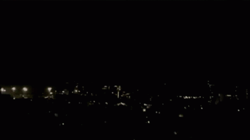a blurry po of a city skyline at night