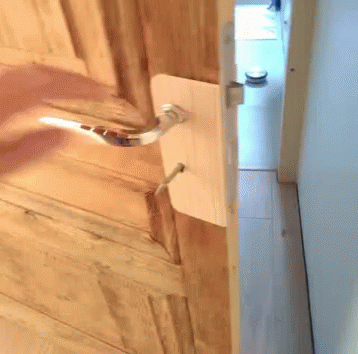 a door handle with paint is open