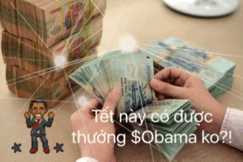 someone with money in their hands, and an image with words that read tet mayo o doudc thuong obama ko?