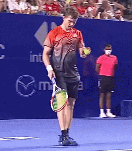 a tennis player holds his racket on the court