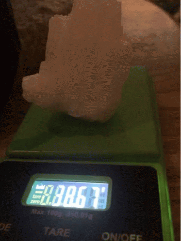 a digital scale that has an image of an ice floet on it