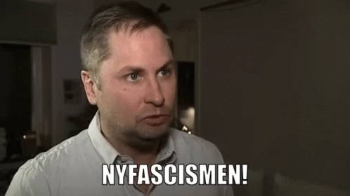 a guy in a on shirt and tie with the words nyfascismen